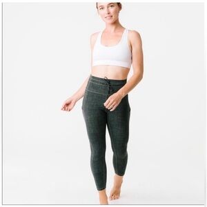 Zyia Sage Medley Pocket
Drawstring Luxe 7/8 Size 20.